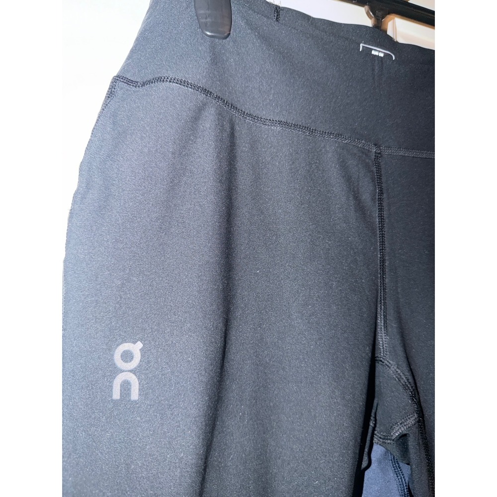 2 prs ON CLOUD LEGGINGS MED
